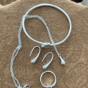 NWOT 4 Piece Silver Teardrop Jewelry Set